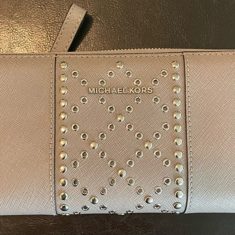 Michael Kors gray Jet Set wallet